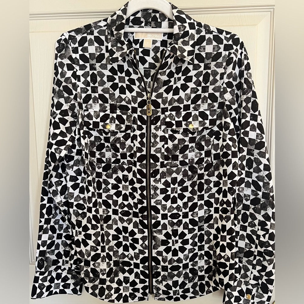 Michael Kors black and white zip front blouse jacket. Silky poly fabric. Size S
